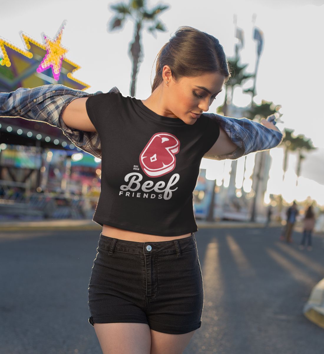 Das "Mutter-Logo" von Beef Friends Premium BBQ  - Damen Organic Crop Top